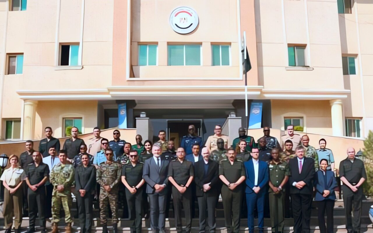 القوات المسلحة تحتفل بتخريج الدورة التدريبية الدولية “كبار المُخططين الوطنيين لعمليات الأمم المتحدة للسلام”