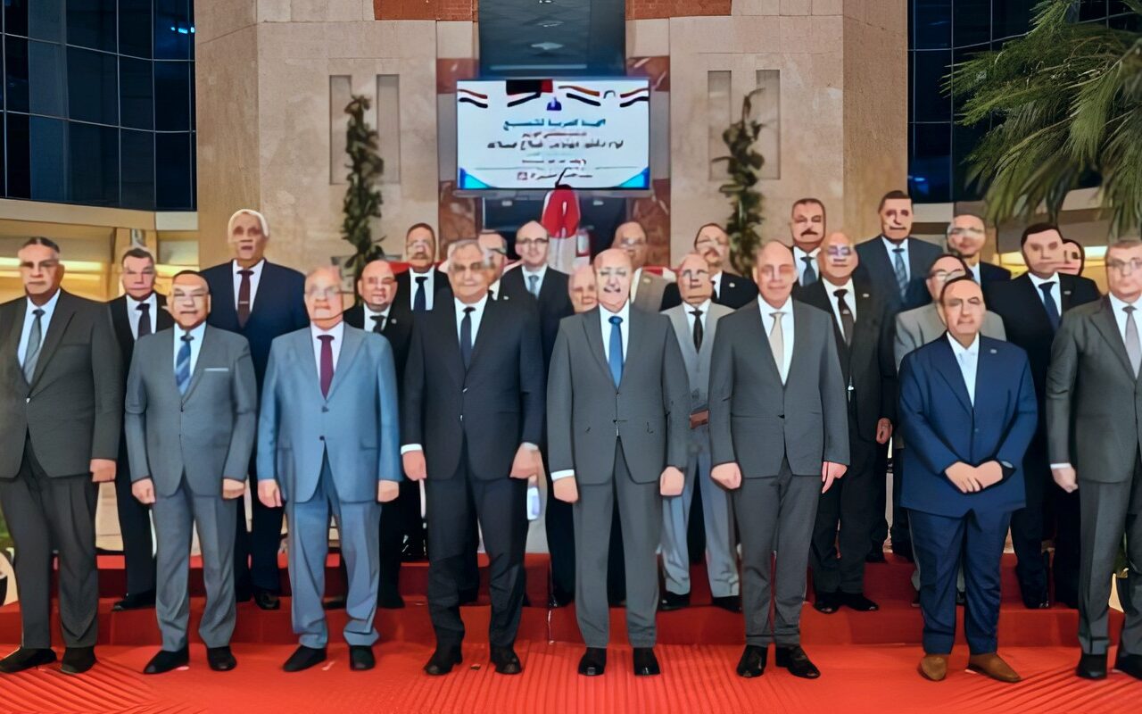 رئيس العربية للتصنيع ووزير الدولة للإنتاج الحربى يبحثان تعميق التصنيع المحلى وتوطين التكنولوجيا