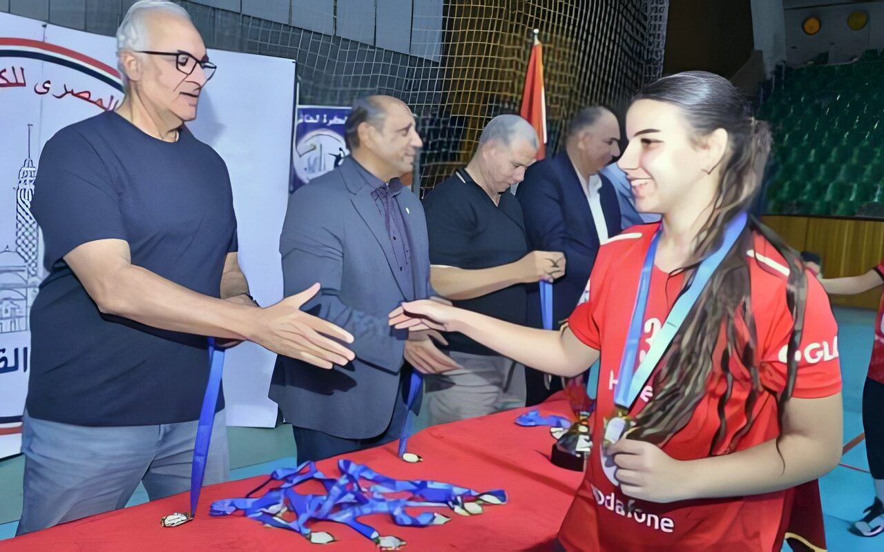 ناشئات الأهلي 15 سنة يحصلن على بطولة القاهرة للكرة الطائرة بلا هزائم