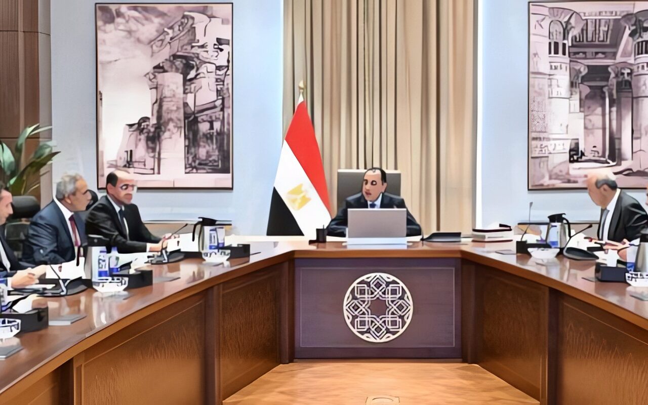 رئيس الوزراء يستعرض مقترحات تطوير مطار العاصمة الجديدة والمنطقة المحيطة