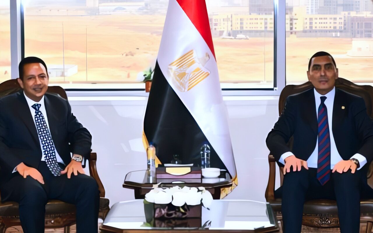 وزير الشباب والرياضة يبحث مع رئيس الاتحاد السكندري المشروعات الاستثمارية بالنادي