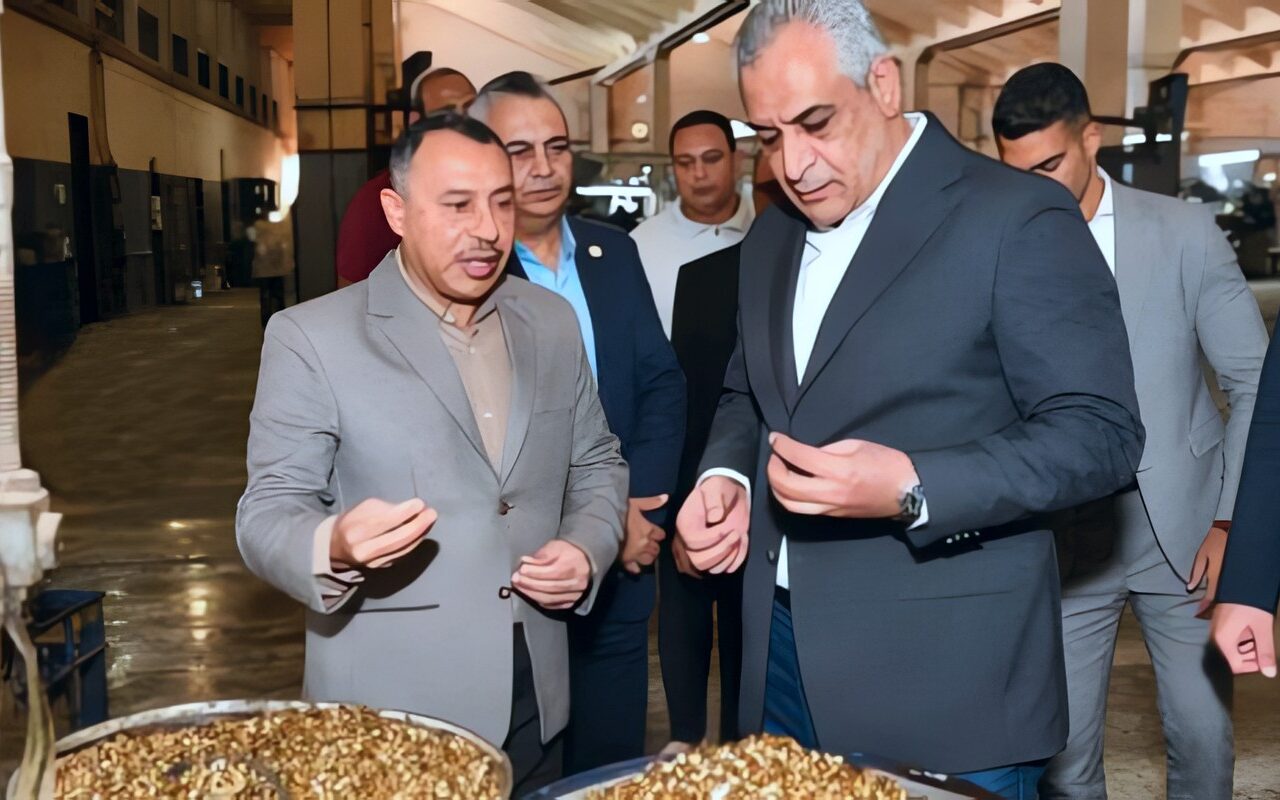 وزير الدولة للإنتاج الحربي يتابع سير الإنتاج في “شبرا للصناعات الهندسية”