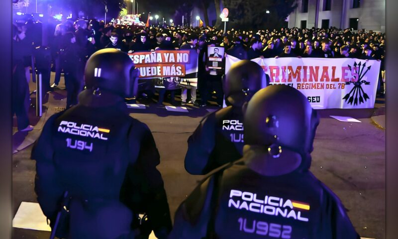 اشتباكات بين محتجين والشرطة في مدريد عقب حادث قطار أودى بحياة 68 شخصا