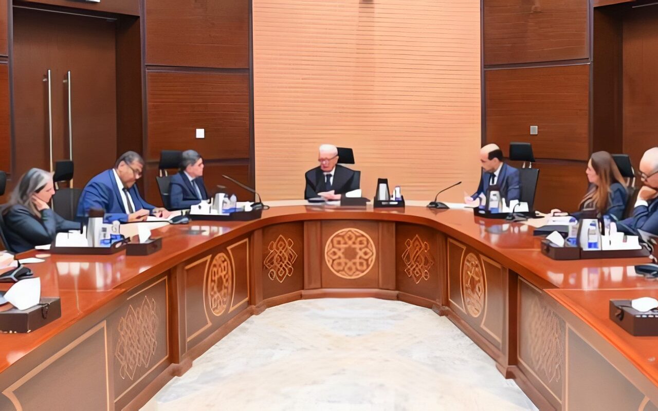 حسين عيسى يبحث تعزيز التعاون مع نائب رئيس مجموعة البنك الدولى والوفد المرافق