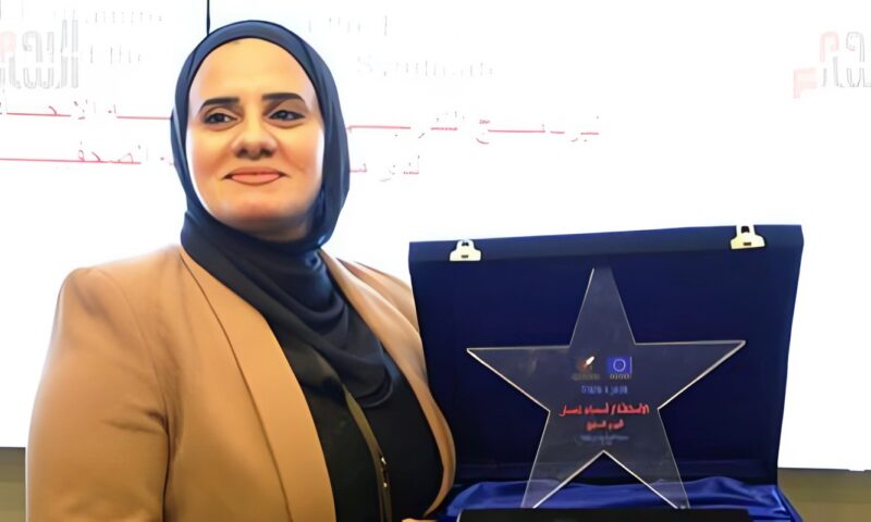 نقابة الصحفيين والاتحاد الأوروبي يكرمان أسماء نصار على فوزها بالبرنامج التدريبي