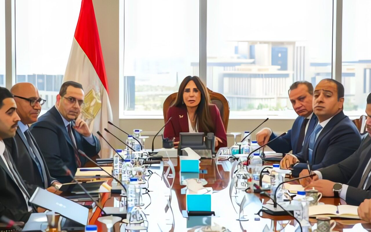 وزيرة الإسكان تستعرض مشروعات الشراكة بين المجتمعات العمرانية والقطاع الخاص