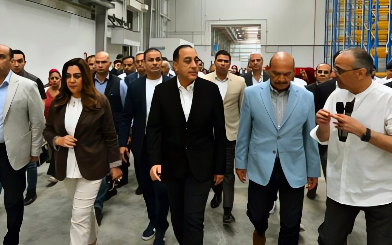 رئيس الوزراء يفتتح مستودع السويس الاستراتيجى للسلع الغذائية بحى عتاقة
