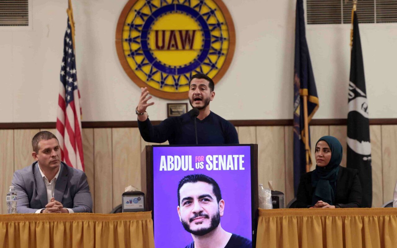 عبد الرحمن السيد يتحدى ترامب: سأخضع للتفتيش الأمني يومياً في الكونغرس إذا جلست أمام جهاز كشف الكذب مرة واحدة