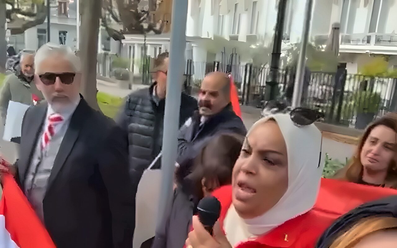 عودة وقفات “سفارة مصر خط أحمر”.. ومتظاهرون يهاجمون هولندا للعام الثاني