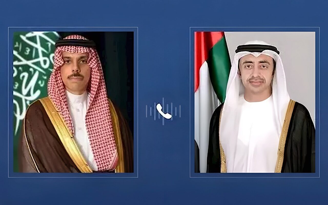 اتصال سعودي إماراتي لبحث تداعيات هجوم الحوثيين على مطار الرياض.. ماذا تضمن؟