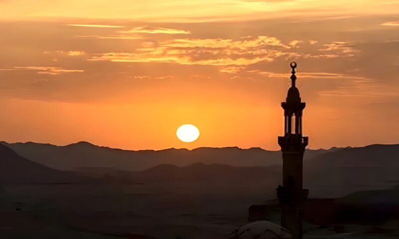السلطات الليبية لسكان العاصمة طرابلس: “صلوا في بيوتكم”.. ماذا حدث؟