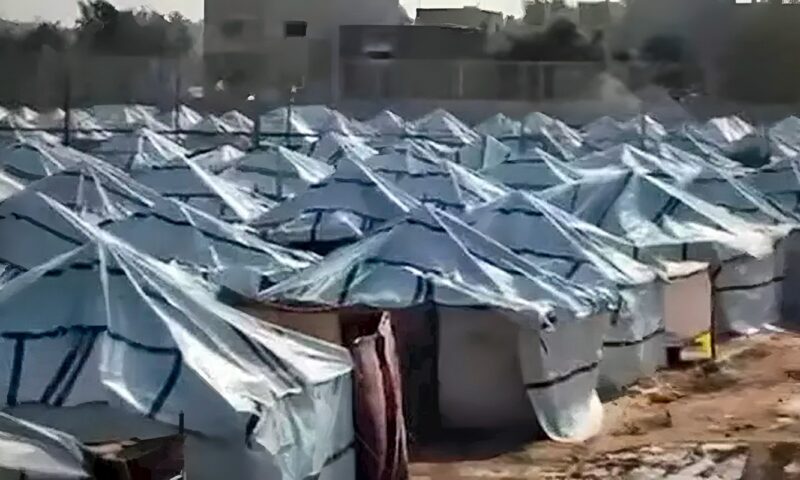 استعدادًا للشتاء.. اللجنة المصرية في غزة تستبدل الخيام المهترئة بأخرى جديدة