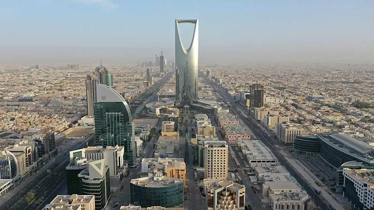 مركز المملكة في الرياض يطلب من موظفي المكاتب الإدارية عدم الحضور حتى إشعار آخر
