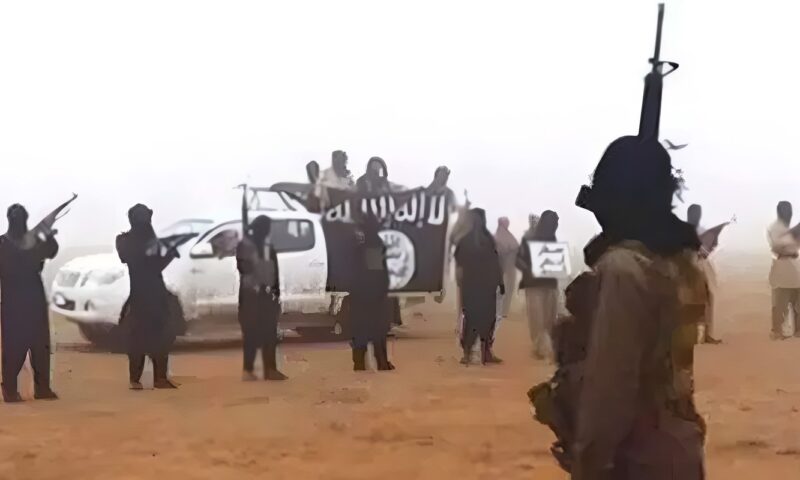 تسبب في مقتل 21 فردًا.. تنظيم داعش يتبنى هجوما على معسكر للجيش في نيجيريا