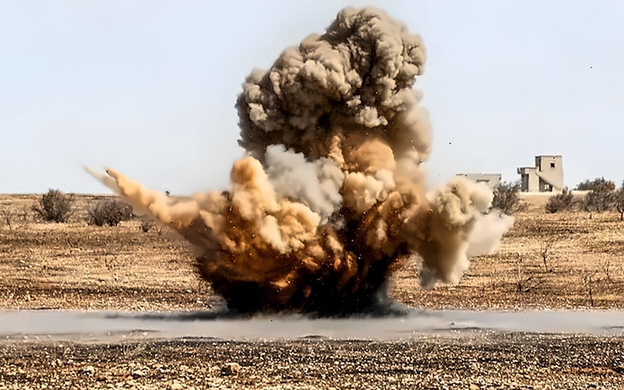 إصابة 20 شخصا بينهم حالات خطرة في انفجار ذخيرة شمالي إسرائيل (فيديو)