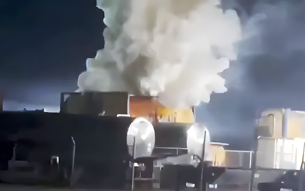 انفجار صهريج مواد كيميائية في أمريكا.. إجلاء آلاف السكان وتحذيرات من غازات سامة (فيديو)