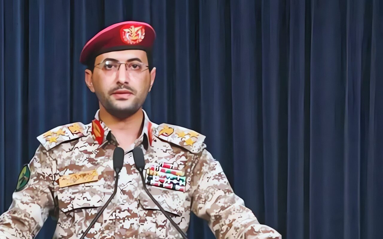 الحوثيون يٌجددون تحذيرهم من استخدام مطار الملك خالد الدولي في الرياض
