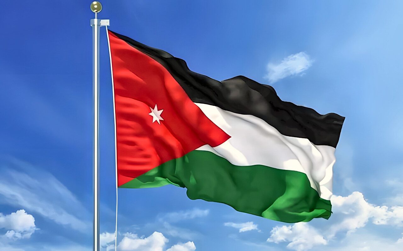 الأردن ينكس الأعلام حدادا على ضحايا كنيسة الكرك