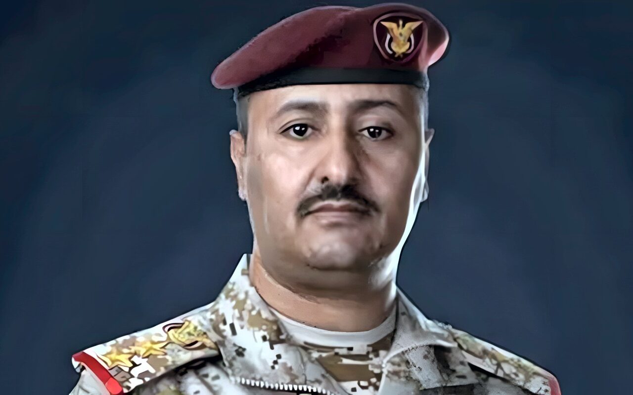 القوات الحكومية اليمنية: الحوثيون استهدفوا مطار عدن وقصر معاشيق بصواريخ