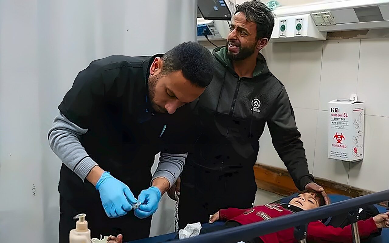 “تلفظ أنفاسها الأخيرة”.. صحة غزة تحذر من انهيار أجهزة المختبرات في المستشفيات