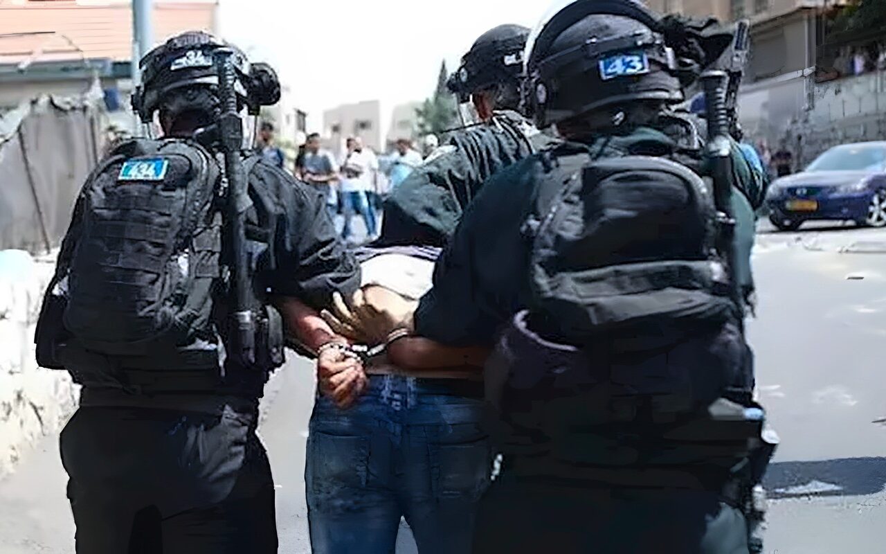 قوات الاحتلال تعتقل 12 فلسطينيا في نابلس وجنين شمال الضفة الغربية