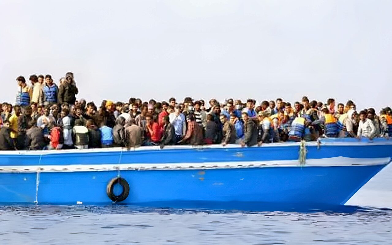 مصرع 109 مهاجرين وفقدان 116 آخرين إثر غرق قارب قبالة جيبوتي