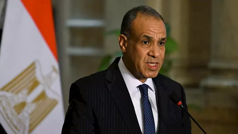 وزير الخارجية يبحث مع نظيره السعودي التطورات الإقليمية الجارية وأهمية خفض التصعيد