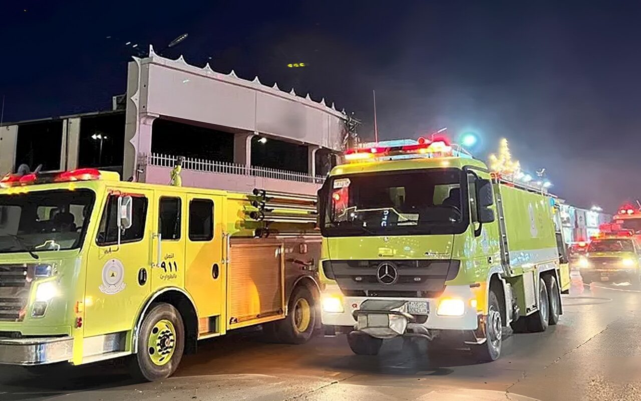 إصابة 4 أشخاص وتضرر 15 منزلا بعد سقوط حطام صاروخين في الرياض
