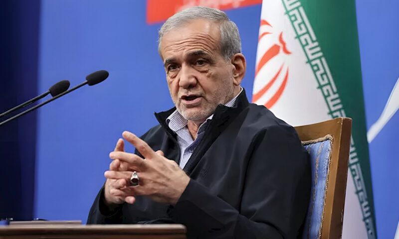 الرئيس الإيراني يؤكد على ضرورة الحفاظ على الطابع السلمي لبحر قزوين