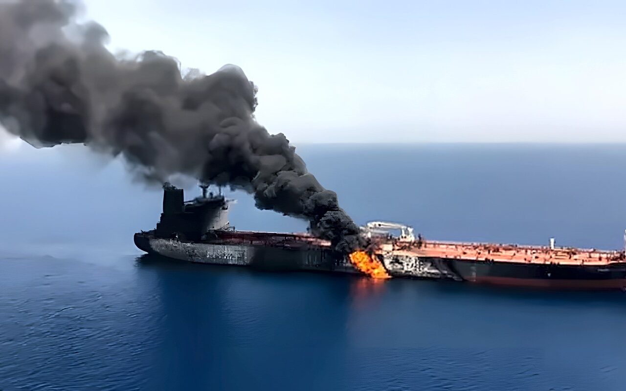 هيئة البحرية البريطانية: استهداف ناقلة نفط في مضيق هرمز