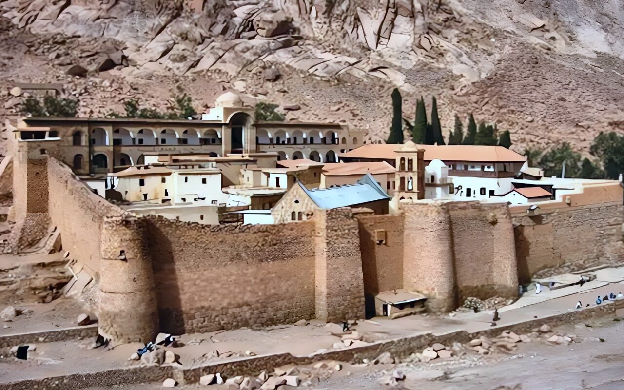دير سانت كاترين: موافقة رسمية على العقد لإنهاء النزاع القضائي