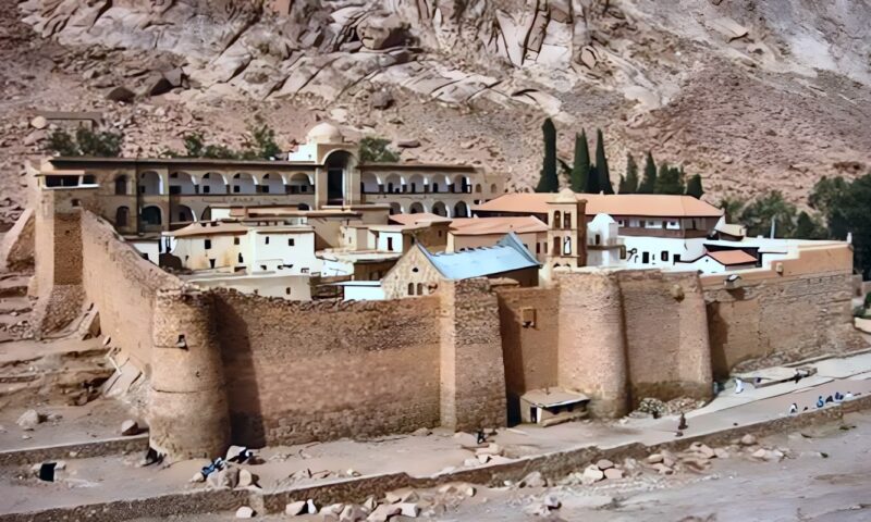 دير سانت كاترين: موافقة رسمية على العقد لإنهاء النزاع القضائي