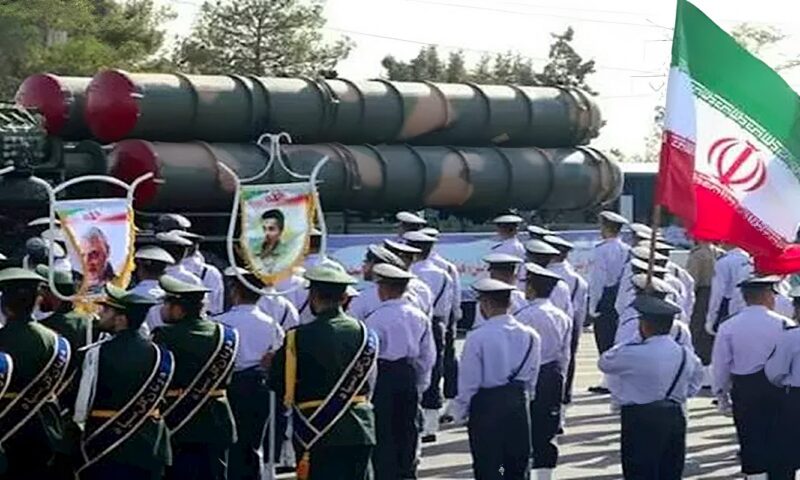 الحرس الثوري: غرق سفينة حاويات اصطدمت بلغم بحري في مضيق هرمز