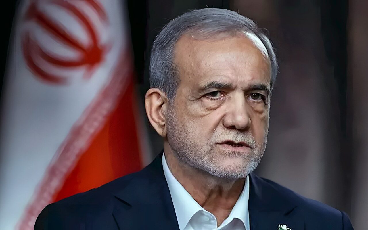 الرئيس الإيراني يطالب أمريكا بالحوار بدلا من استخدام منطق القوة