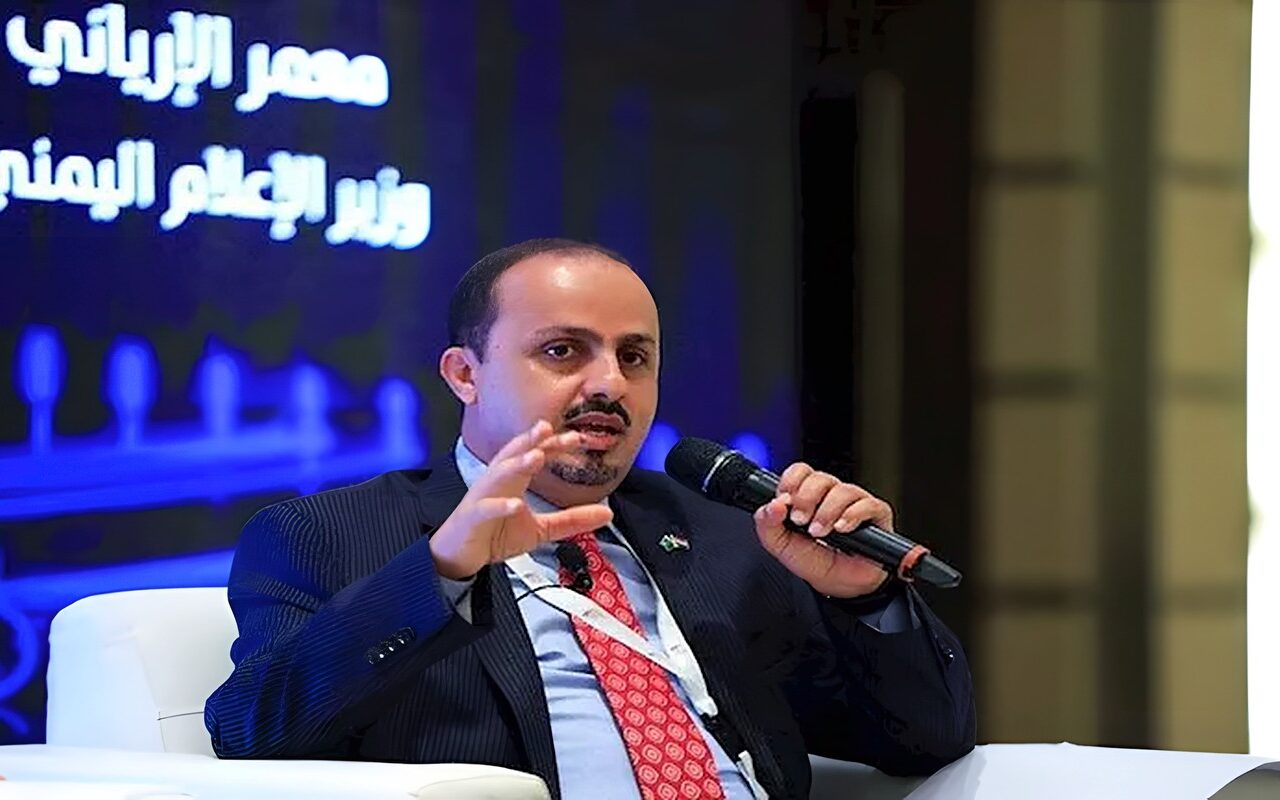 الحكومة اليمنية تتمسك بالبقاء في عدن رغم استهداف قصر معاشيق