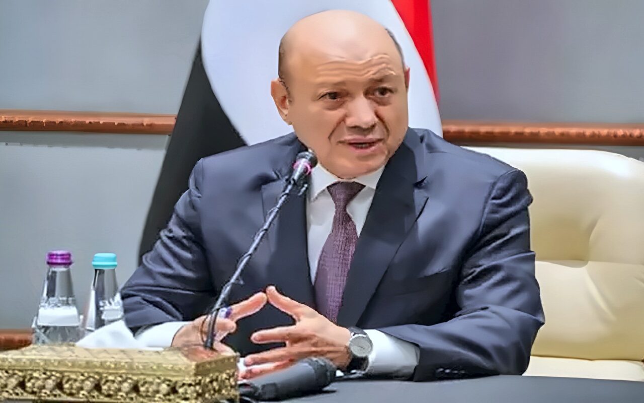 العليمي يعلن بدء عمليات عسكرية لاستعادة ما تبقى من أراضي اليمن