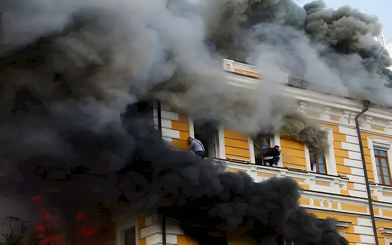 مقتل وإصابة 11 شخصا إثر هجوم روسي على مبنى سكني في كييف