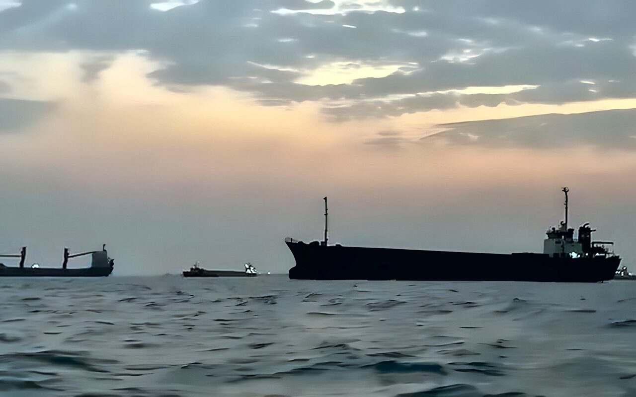سنتكوم تنفي إغلاق مضيق هرمز.. وتؤكد: استمرار الملاحة تحت سيطرة أمريكا