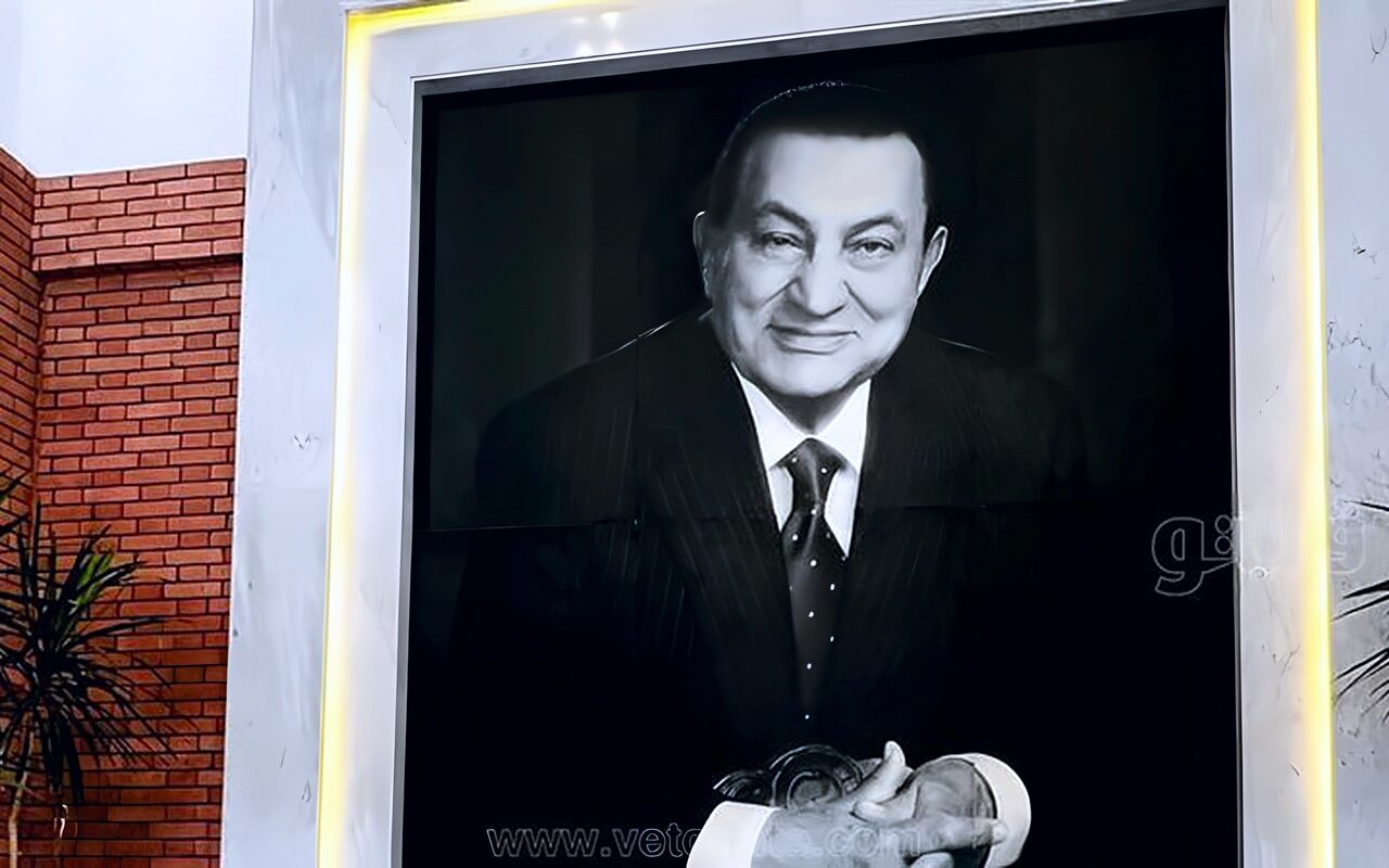 في ذكرى انتصارات أكتوبر، مواطنون يحتفلون أمام ضريح الرئيس الراحل حسني مبارك (فيديو وصور)