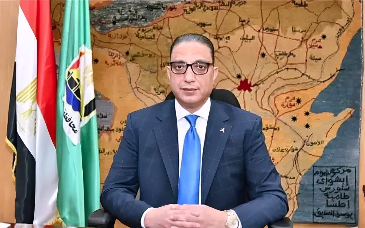 محافظ الجيزة يعتمد حركة ترقيات لـ 562 موظفا بالديوان العام والأحياء والمراكز والمدن