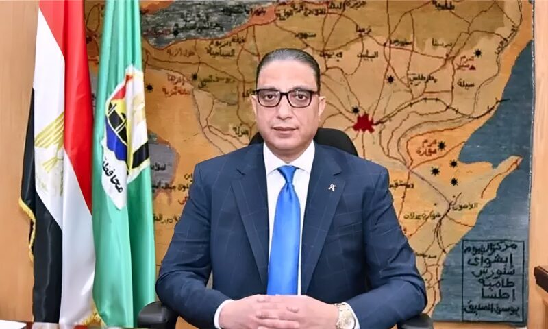 محافظ الجيزة يعتمد حركة ترقيات لـ 562 موظفا بالديوان العام والأحياء والمراكز والمدن