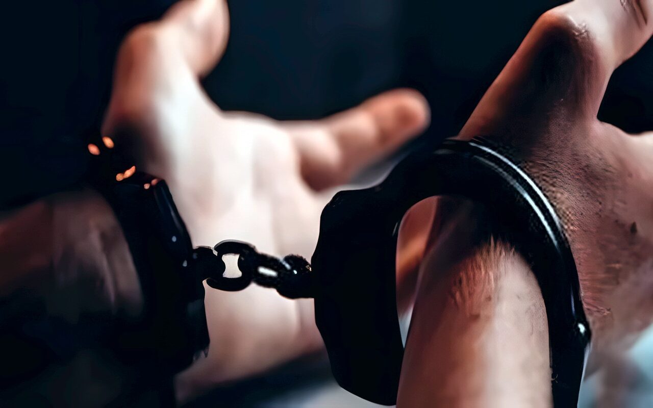ضبط عنصر جنائي غسل 60 مليون جنيه من حصيلة الاتجار بالأسلحة والذخائر