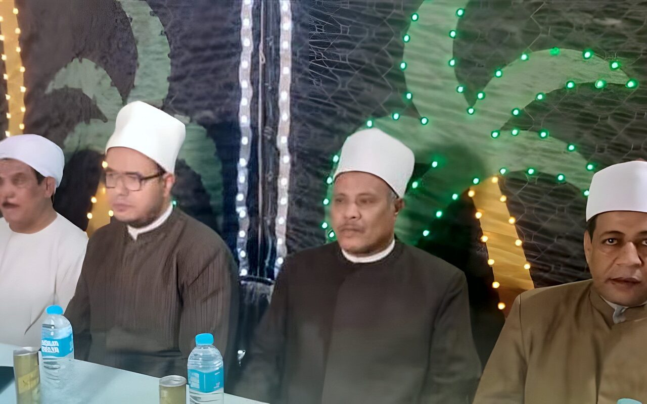مدير أوقاف قنا يكرّم حفظة القرآن الكريم بإدارة نقادة