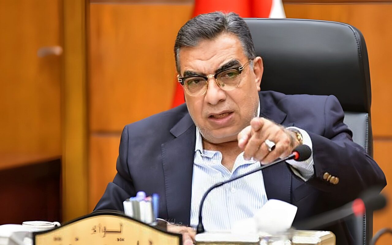 بسبب تعطل لودر 4 أشهر، إحالة رئيس مدينة طلخا بالدقهلية ومسؤول وحدة ميت الكرماء للتحقيق