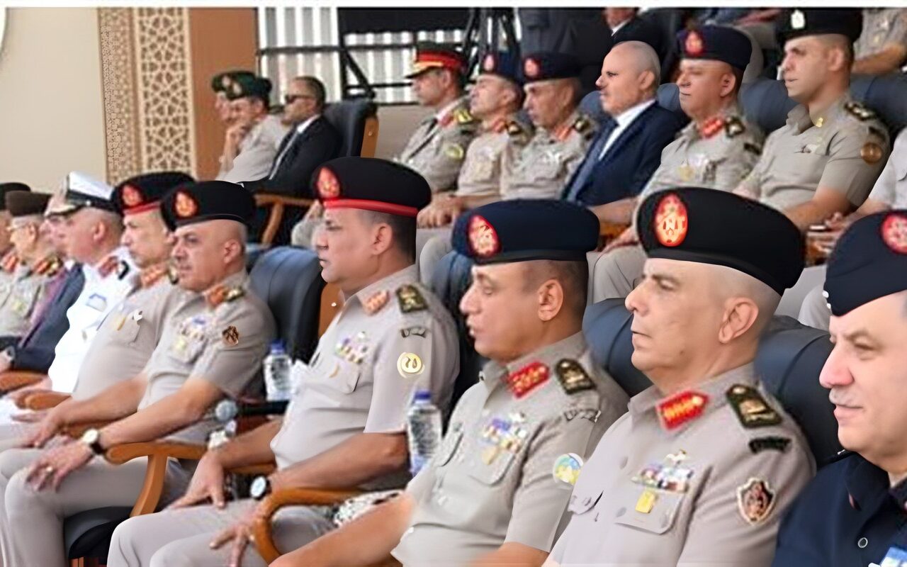 وزير الدفاع يشهد حفل تخرج الدفعة (170) من كلية الضباط الاحتياط