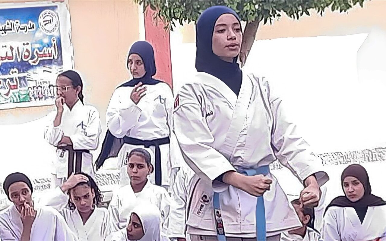 فتيات نجع حمادي يحصدن المراكز الأولى في بطولة الكاراتيه بقنا (صور)