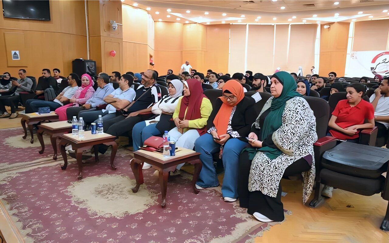 جامعة الفيوم تجري قرعة مهرجان المسرح  للعروض القصيرة في دورته السادسة عشرة