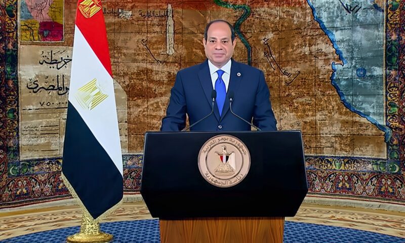 السيسي: العالم يشهد أزمات متلاحقة وإعادة رسم خرائط الإنتاج والطاقة والتكنولوجيا