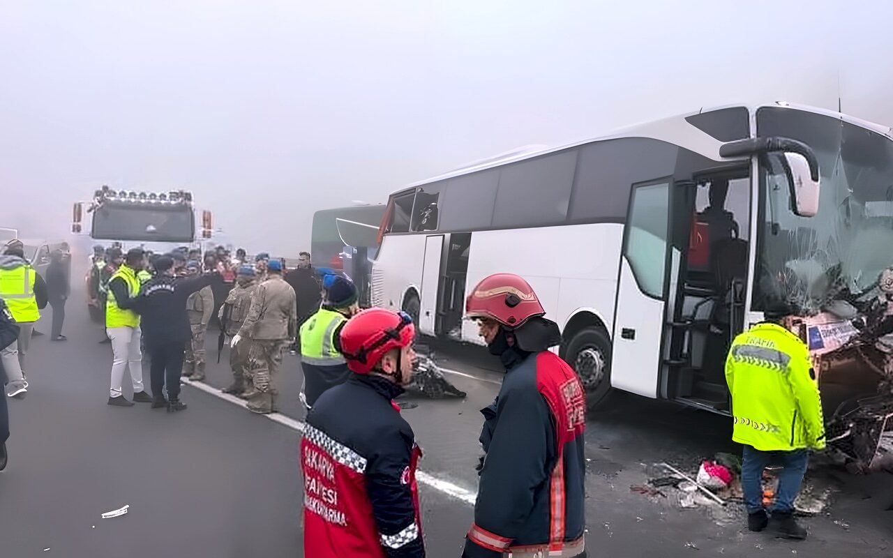 مصرع وإصابة 27 شخصا في حادث اصطدام حافلة سياحية وشاحنة بتركيا