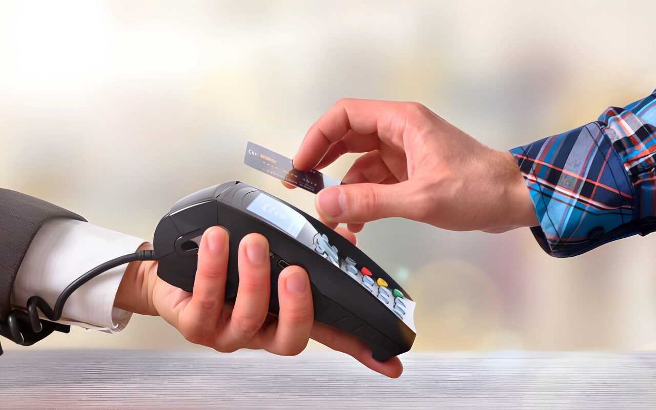 رسائل مهمة من البنوك وشركات الاتصالات بمناسبة التوقيت الشتوي